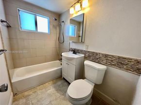 2700 NE 135th St 45, North Miami FL 33181