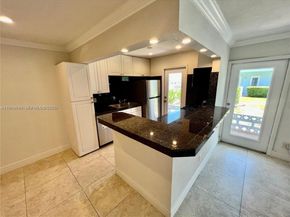 2700 NE 135th St 45, North Miami FL 33181