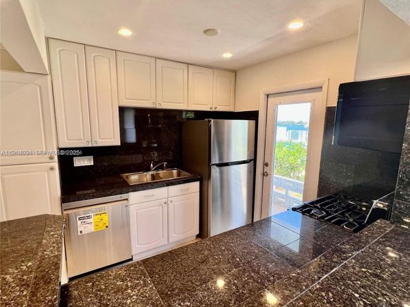 2700 NE 135th St 45, North Miami FL 33181