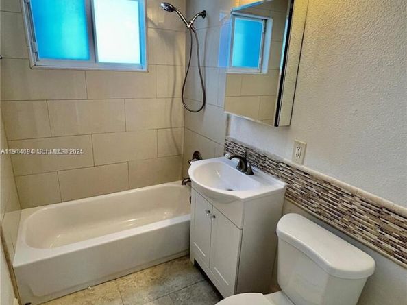 2700 NE 135th St 45, North Miami FL 33181