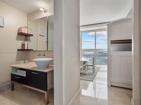 218 SE 14th St 2105, Miami FL 33131