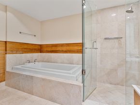 218 SE 14th St 2105, Miami FL 33131