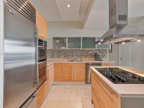 218 SE 14th St 2105, Miami FL 33131