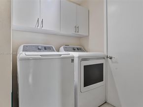 218 SE 14th St 2105, Miami FL 33131