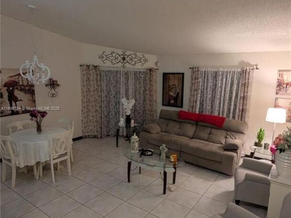 1025 SW 113th Ter, Pembroke Pines FL 33025