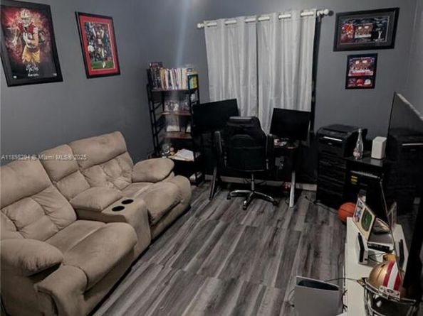 1025 SW 113th Ter, Pembroke Pines FL 33025