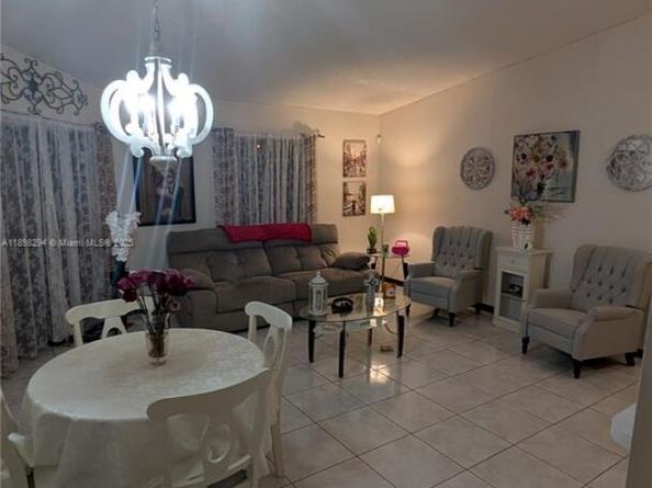 1025 SW 113th Ter, Pembroke Pines FL 33025