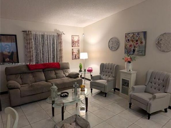 1025 SW 113th Ter, Pembroke Pines FL 33025