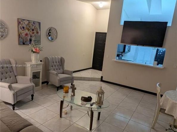 1025 SW 113th Ter, Pembroke Pines FL 33025