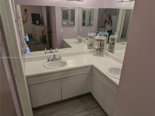 1025 SW 113th Ter, Pembroke Pines FL 33025