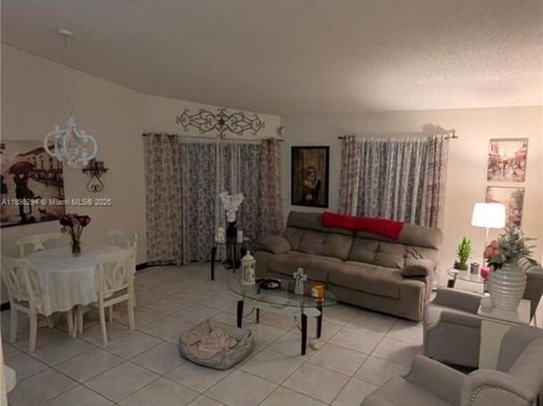 1025 SW 113th Ter, Pembroke Pines FL 33025