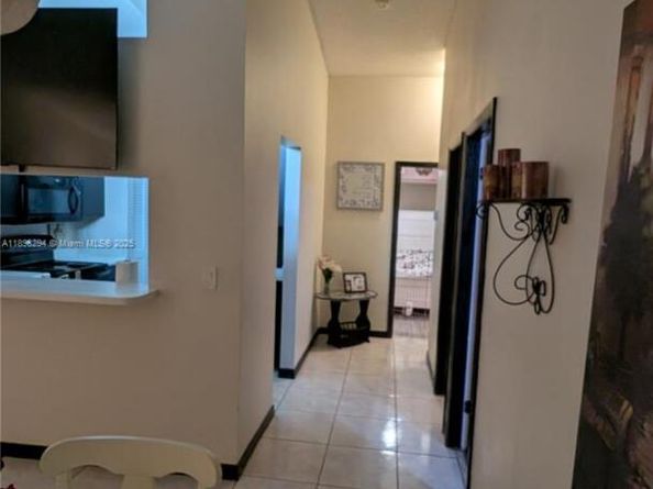 1025 SW 113th Ter, Pembroke Pines FL 33025