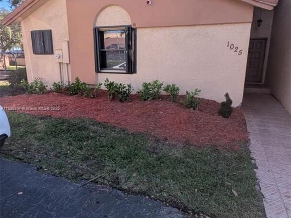 1025 SW 113th Ter, Pembroke Pines FL 33025