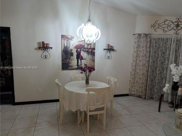 1025 SW 113th Ter, Pembroke Pines FL 33025