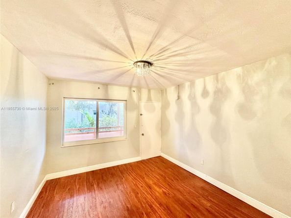 726 NE 92nd St 12L, Miami Shores FL 33138