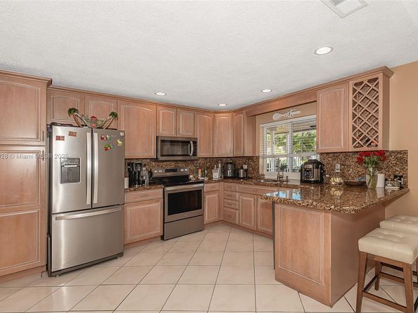 7105 NW 45th St, Coral Springs FL 33065