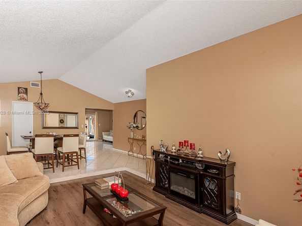 7105 NW 45th St, Coral Springs FL 33065