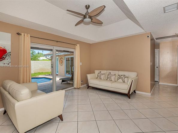 7105 NW 45th St, Coral Springs FL 33065