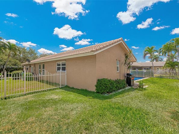 7105 NW 45th St, Coral Springs FL 33065