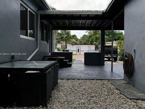 266 NE 162nd St, Miami FL 33162