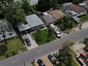 266 NE 162nd St, Miami FL 33162