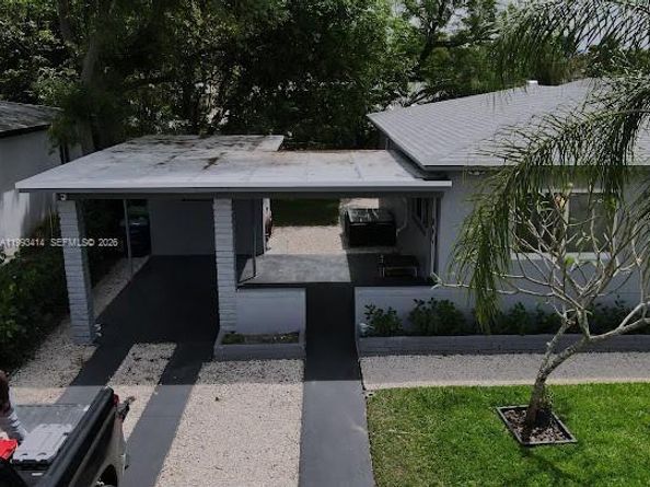 266 NE 162nd St, Miami FL 33162