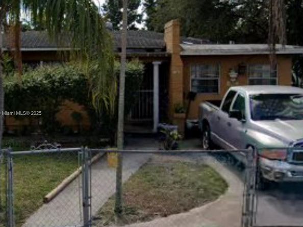 1076 NW 77th St, Miami FL 33150