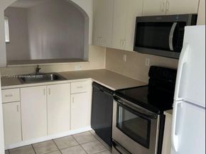 3398 NE 9th Dr 102, Homestead FL 33033