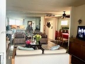 6450 Collins av 509, Miami Beach FL 33141