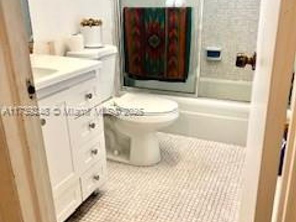 6450 Collins av 509, Miami Beach FL 33141