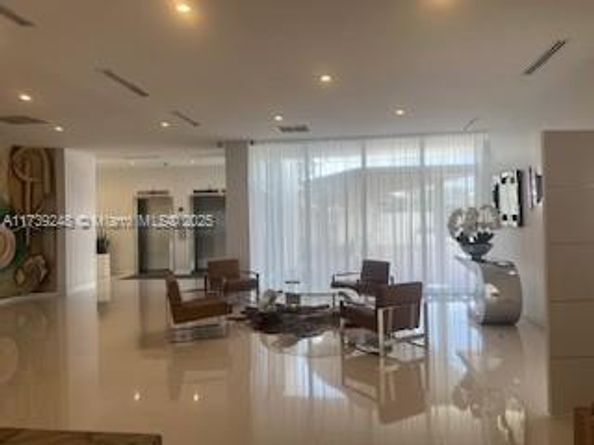 6450 Collins av 509, Miami Beach FL 33141