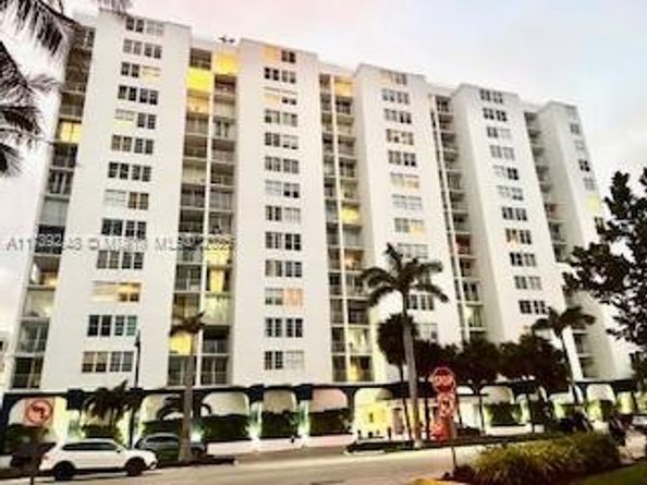 6450 Collins av 509, Miami Beach FL 33141