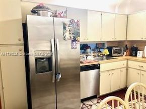 6450 Collins av 509, Miami Beach FL 33141