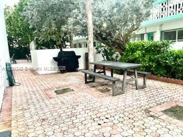 6450 Collins av 509, Miami Beach FL 33141
