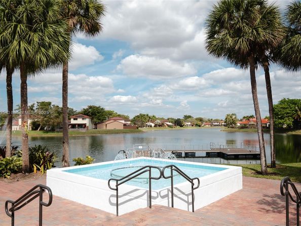 6268 NW 170th Ter, Hialeah FL 33015