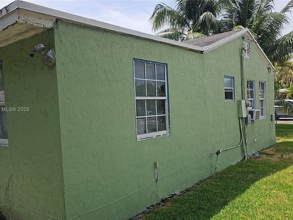 846 NW 114th St, Miami FL 33168