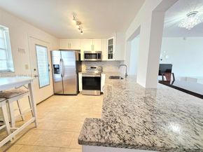 319 NE 14th Ave 702, Hallandale Beach FL 33009