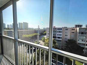 319 NE 14th Ave 702, Hallandale Beach FL 33009