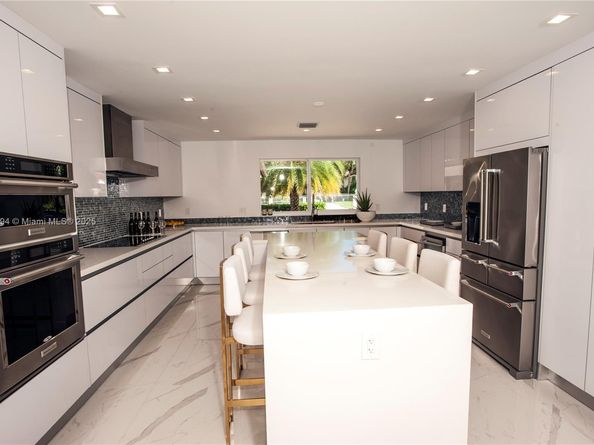 1001 Diplomat Pkwy, Hallandale Beach FL 33009