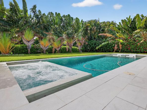 1001 Diplomat Pkwy, Hallandale Beach FL 33009