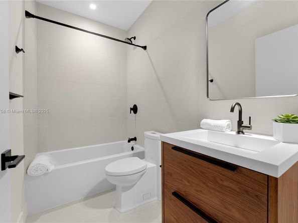 3073 Hibiscus St 1, Miami FL 33133