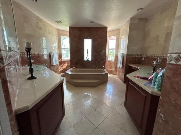 13190 NW 6th St, Miami FL 33182