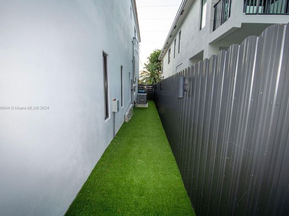 2033 SW 62nd Ave A, Miami FL 33155
