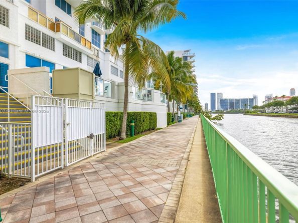 3030 NE 188th St 606, Aventura FL 33180