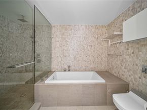 68 SE 6th St 1201, Miami FL 33131