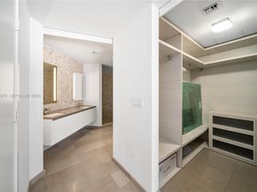 68 SE 6th St 1201, Miami FL 33131