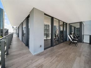 68 SE 6th St 1201, Miami FL 33131