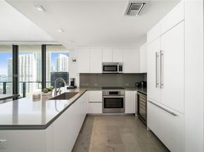 68 SE 6th St 1201, Miami FL 33131