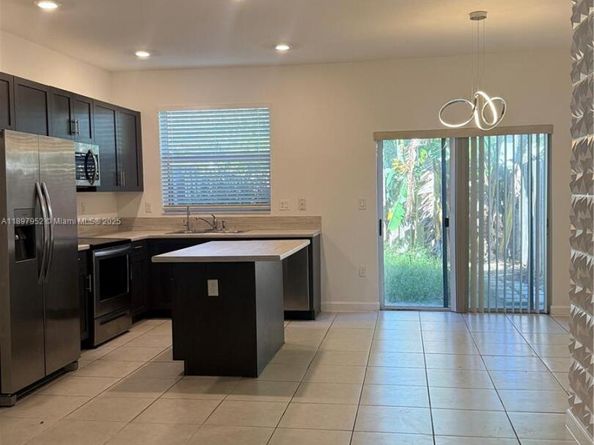 2739 SE 17th St, Homestead FL 33035