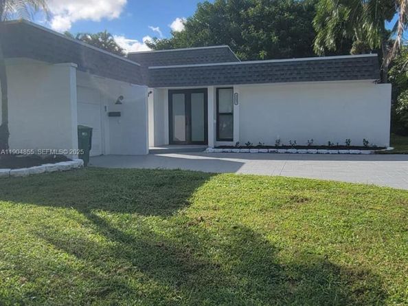 4603 King Palm Dr, Tamarac FL 33319